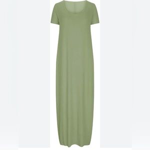 NWOT XL Woman’s Elegant Green Maxi Dress